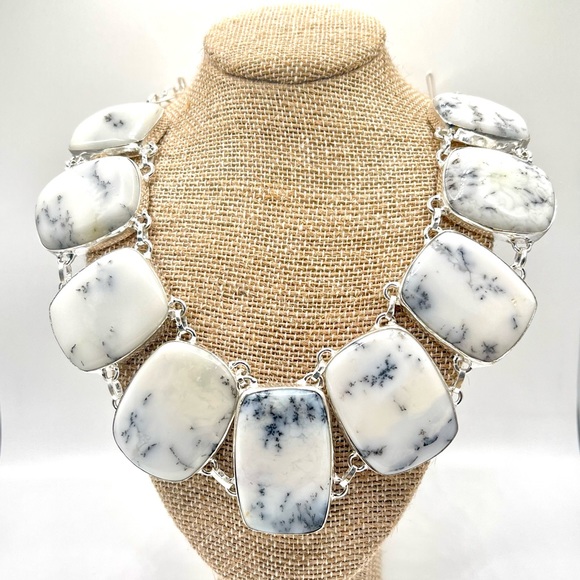 Whiteish-Gray Dendritic Agate Gemstone Necklace 18”-19” - Picture 5 of 5